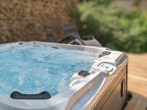 Фотография из галереи Wonderful house in Sarlat center with pool & jaccuzi в Сарла-ла-Канеда