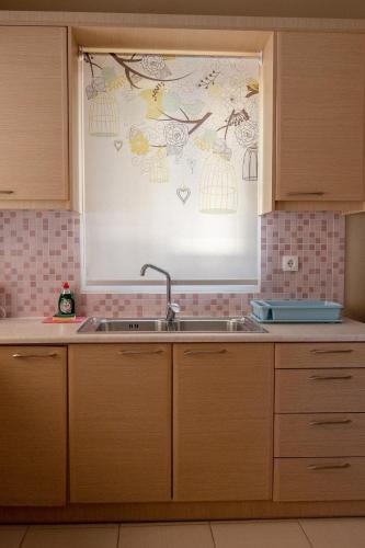 a kitchen with a sink and a window at John&Effie's Studio in Lygia