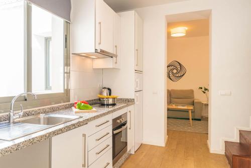 Kuchyň nebo kuchyňský kout v ubytování Feelathome Merced Apartments
