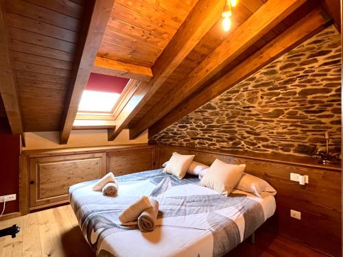 Ένα ή περισσότερα κρεβάτια σε δωμάτιο στο Casa L'Isard - Vall de Cardós - L'Amfitriona
