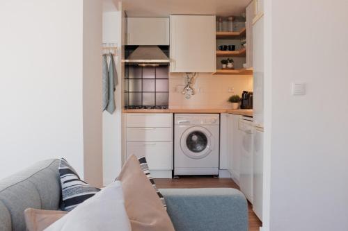 Downtown Terrace - 2 Bedroom Apt in Graça With Private & Sunny terrace!