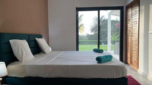 Postel nebo postele na pokoji v ubytování Domaine Maya Plage, Villa 2 au bord de l'Océan
