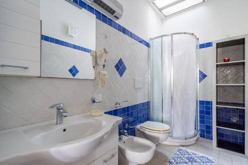 a bathroom with a sink and a toilet and a shower at Appartamento Sottosopra in Gallipoli