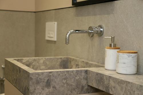 O baie la MJolly Apartment