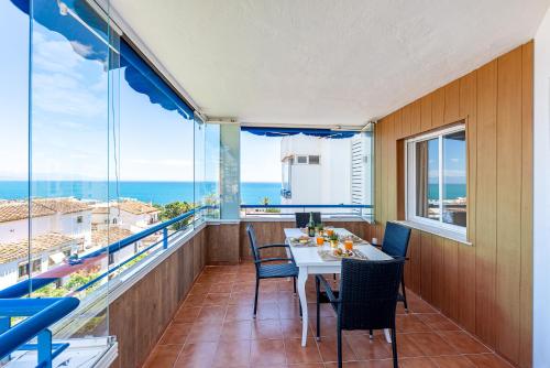 797 HOLIDAY RENTALS- Apartamento en Torremolinos para 7 con vistas al mar