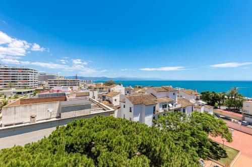 797 HOLIDAY RENTALS- Apartamento en Torremolinos para 7 con vistas al mar