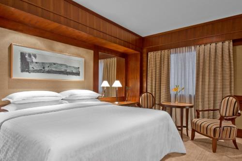 Кровать или кровати в номере Sheraton Asuncion Hotel