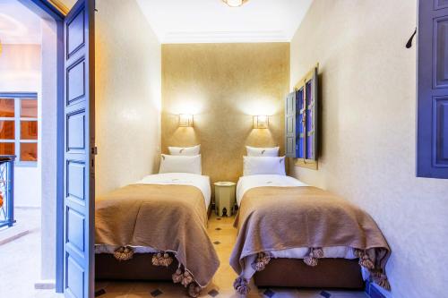 a bedroom with two beds in a room at Riad Berrima - Breakfast - 10mn from Jamaa Al Fna in Marrakech