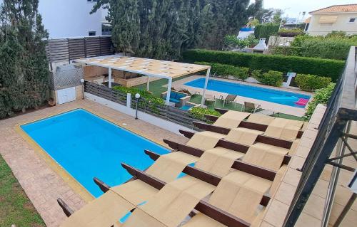 Bazén v ubytování VILLA MARINA BY FIG TREE BAY nebo v jeho okolí