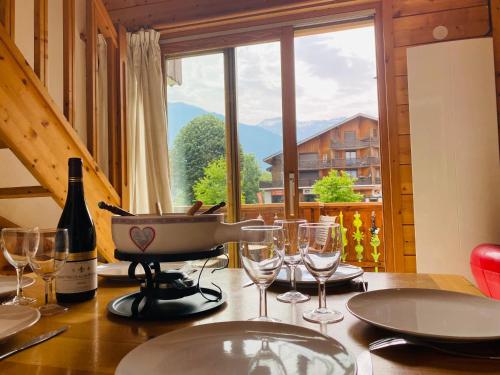 Duplex chaleureux près du Grand Massif Express avec balcon et garage privé - FR-1-624-33