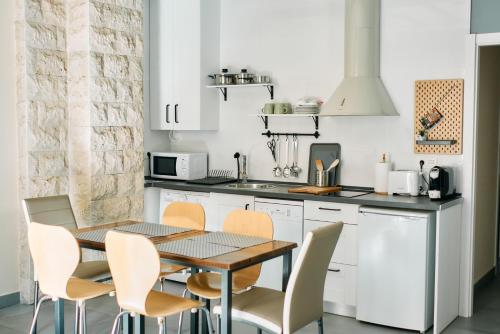Η κουζίνα ή μικρή κουζίνα στο Apartamentos One