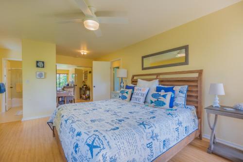 Postel nebo postele na pokoji v ubytování Hanalei Bay Villa Cottage 2Br 2Ba with Mountain Views HBV24