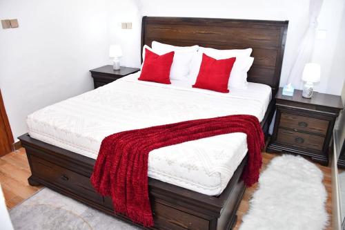 Postel nebo postele na pokoji v ubytování Zuri Luxe 2BR apartment- Silversands Beach Malindi