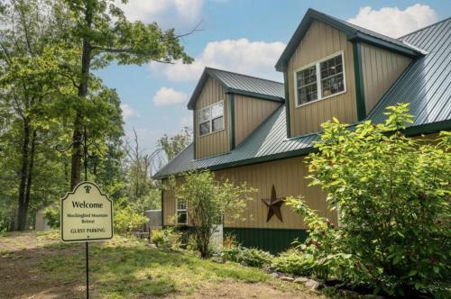 a house with a welcome sign in front of it at Mockingbird Mountain Spa and Retreat in Luray