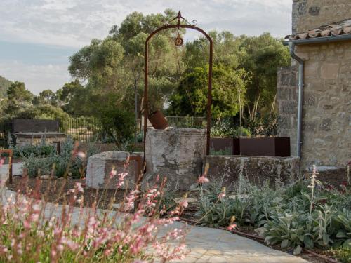 a garden with plants and flowers in a yard at Fincahotel Treurer - Olive Grove & Grand House - Adults Only in Algaida