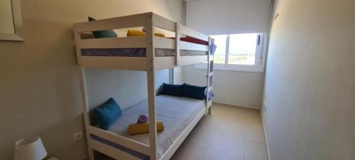 Bunk bed o mga bunk bed sa kuwarto sa Apartamento Arena y Sal - Garrucha
