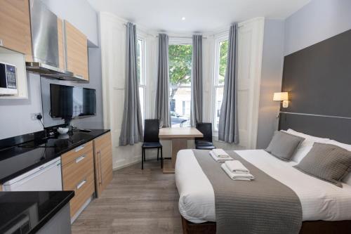 Kuchyň nebo kuchyňský kout v ubytování W6 Hotel