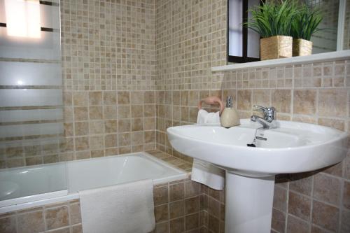 a bathroom with a sink and a bath tub at SIERRA LAGO in Córdoba