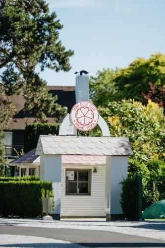 a small building with a clock on top of it at Marie Siska Boutique hotel in Knokke-Heist