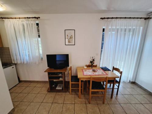 Φωτογραφία από το άλμπουμ του Apartments 1000 Flowers σε Stari Grad