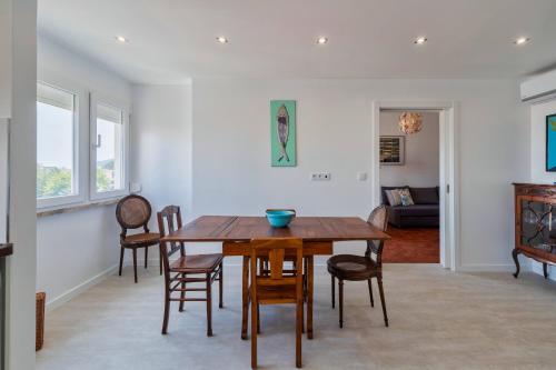 a dining room with a wooden table and chairs at Castle View in Setúbal