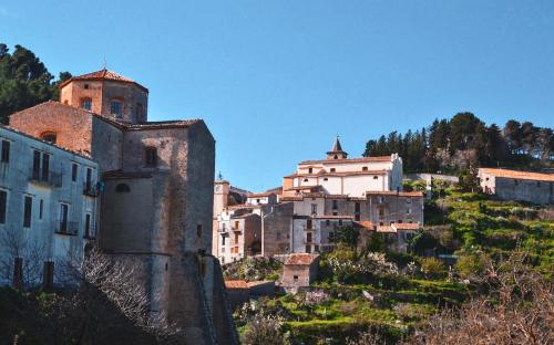 a group of buildings sitting on a hill at Gratteri Holiday Appartamento Vista Mari in Gratteri