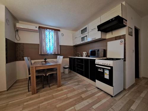 Dapur atau dapur kecil di Apartman Morana