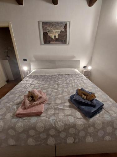 a bedroom with a bed with towels on it at Dodo's House in Ferrara