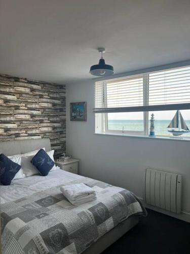 a bedroom with a bed with a view of the ocean at Beachfront retreat apartment with amazing terrace in Hastings