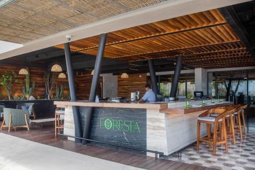 Lounge oder Bar in der Unterkunft The Club at Solaz Luxury Villas