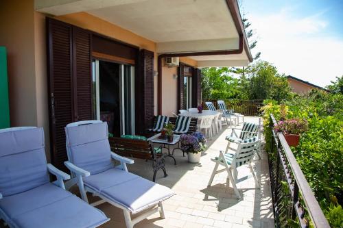 Balkón nebo terasa v ubytování MAGIA & EMOZIONI - Trecastagni- Falde ETNA Villa vista mare
