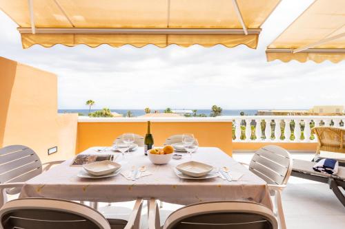 Exclusive Penthouse Playa Las Vistas 4 close to the sea and beach, aircondition for a fee, wifi, terrace, heated pool