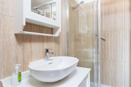 Exclusive Penthouse Playa Las Vistas 4 close to the sea and beach, aircondition for a fee, wifi, terrace, heated pool