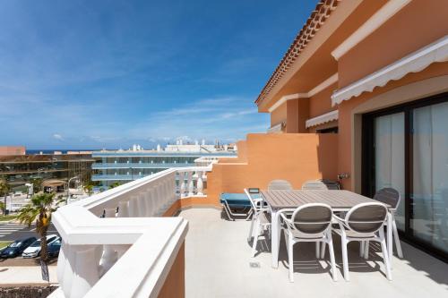 Exclusive Penthouse Playa Las Vistas 4 close to the sea and beach, aircondition for a fee, wifi, terrace, heated pool