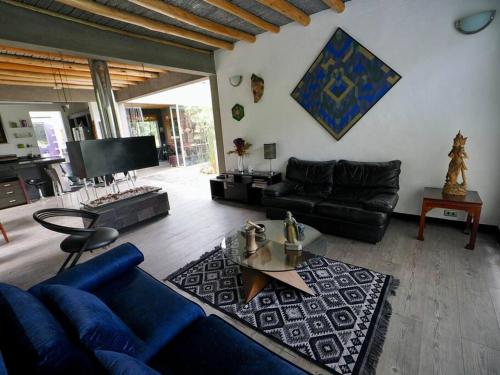 a living room with a blue couch and a table at La Colina in Tabio