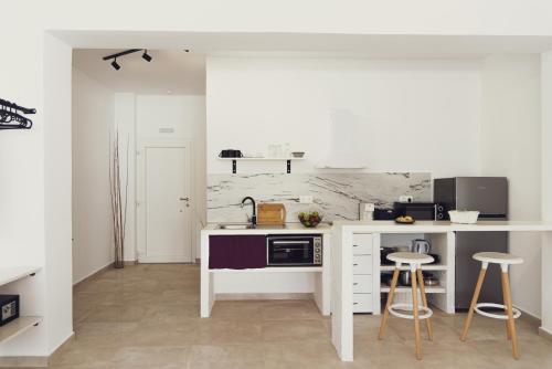 A kitchen or kitchenette at Three Seasons