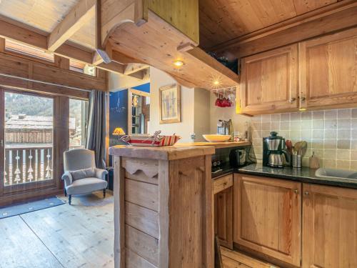 Appartement élégant avec cheminée et balcon, aux pieds des pistes et au cœur de Val-d'Isère