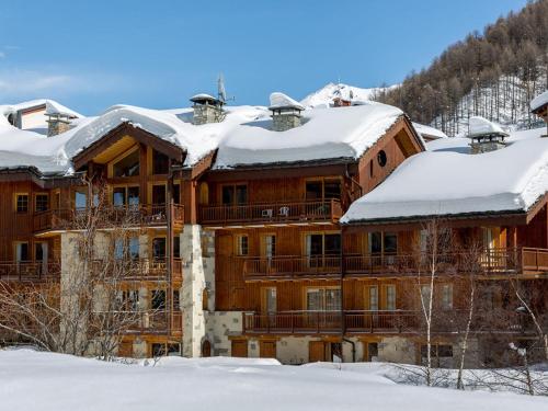 Appartement standing 3 pièces avec terrasse, cheminée, parking et WiFi à Val-d'Isère