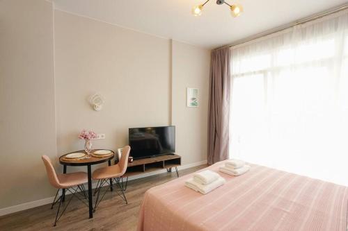 เตียงในห้องที่ GG Home - new studio in White Sails with view on 13th floor