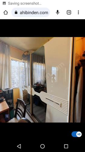- un salon avec une chambre dans l'établissement Here 2 Sleep Here 2 Enjoy, à Istanbul
