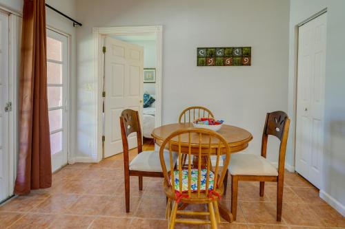 Galería fotográfica de Eloy Vacation Rental with Pool Access and Courtyard! en Eloy