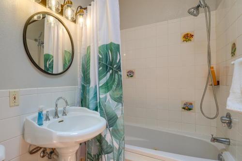 Un baño de Eloy Vacation Rental with Pool Access and Courtyard!