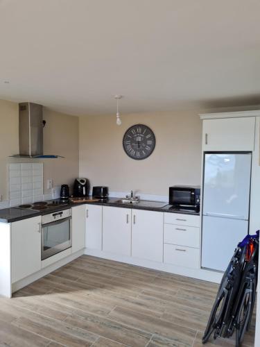 Kuchyň nebo kuchyňský kout v ubytování sea view apartment gweedore
