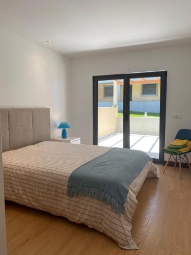 Postel nebo postele na pokoji v ubytování Sunset House With Seaview & Terrace by Vacationy