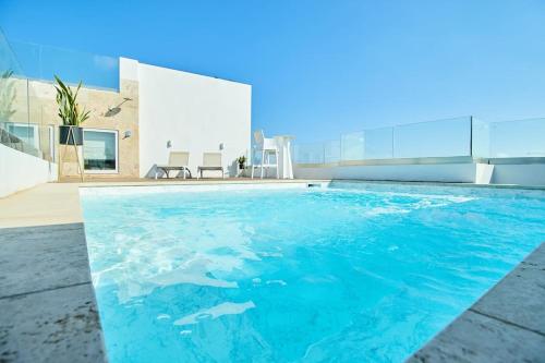 Kolam renang di atau dekat dengan Luxury 2 BR Penthouse - Pool - close to Paceville