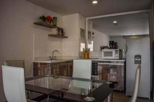 Una cocina o zona de cocina en Cora 96 Street Apartments