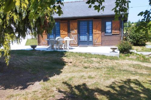 Petit chalet à la campagne
