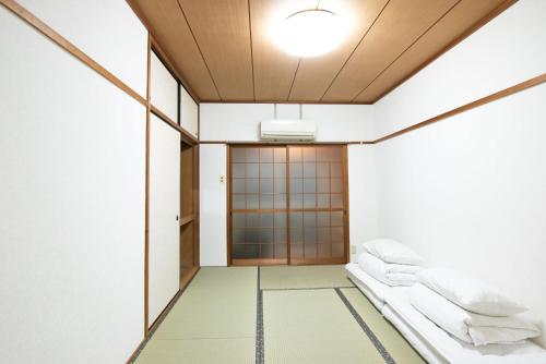 an empty room with a corridor with a door at Kamiyama Mansion - Vacation STAY 14621 in Osaka