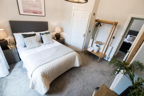 a bedroom with a large bed and a mirror at The Hope & Anchor Restaurant & Rooms in Ross on Wye