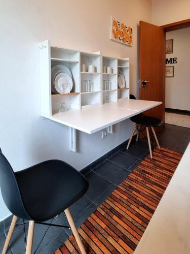 a desk and a chair in a room at Palmtree 37 Al in Praia da Vitória